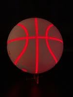 Ballon de basket LED Stays Bright Deluxe phosphorescent et robuste - 2