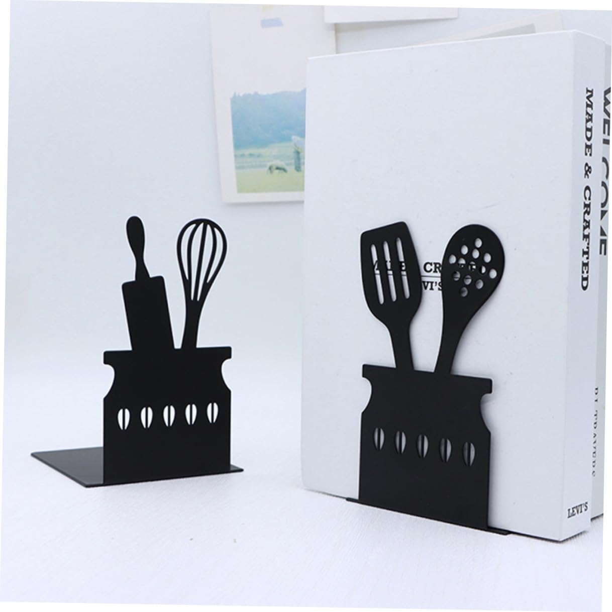 UKCOCO Sujetalibros de Metal Negro Acabado Pulido y Resistente, Pack de 2 Piezas Adecuado para Oficina y Sala de Estudio, Soporte Sólido para Libros y Revistas