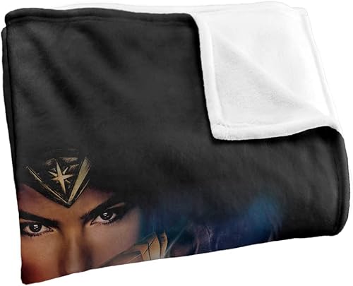 Miniatura 3 de Wonder Woman Arms Crossed Silky Touch Manta súper suave de 50 x 60 pulgadas