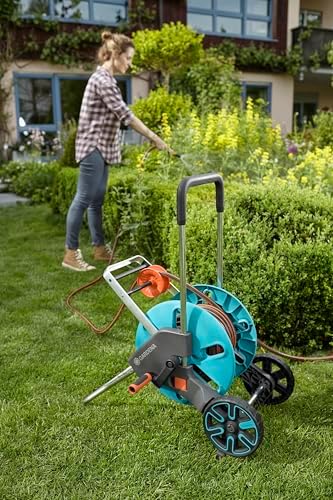 Bild 3 - Gardena CleverRoll M Easy Set: Schlauchwagen mit bis zu 60 m Kapazität, besonders standfest, mit komfortabler Schlauchführung in robustem Metallrahmen, Nachtropfstopp (18517-20)