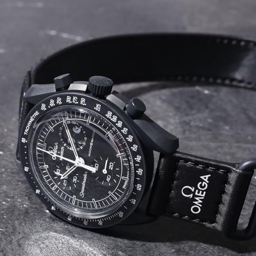 OMEGA × SWATCH Snoopy MOONSWATCH クリスマス ギフト ラッピング付き 腕時計 MISSION TO THE MOONPHASE 正規品 月 防水 コラボ ムーンフェイズ スヌーピー ブラック 【ショッパー付き】 商品画像3