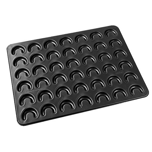 Zenker Vanillekipferl-Backblech für 42 Vanillekipferl & Hörnchen, Plätzchen-Backform, Schablone für leckere Kipferl, Kipferl-Backform, praktisches Kipferlblech, 42 x 32 cm, Menge: 1 Stück