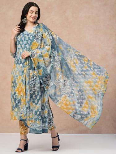 Image of GoSriKi Women's Cotton Blend Straight Printed Kurta with Pant & Dupatta