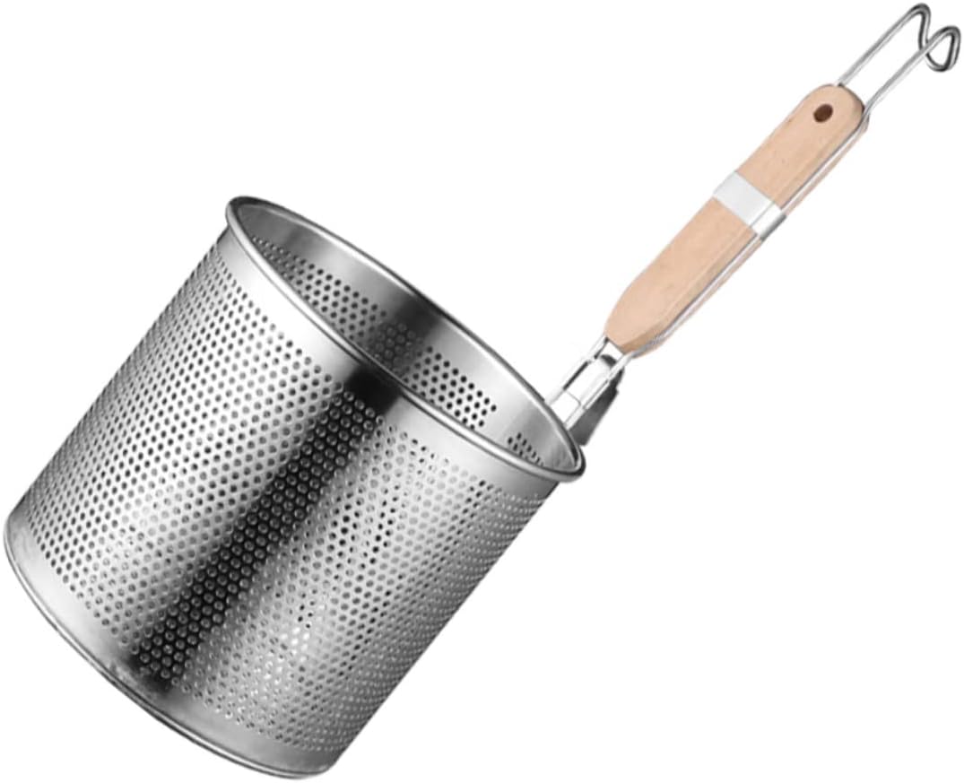 Alipis 1pc Stainless Steel Strainer Spoon Wood Handle Noodle Filter for Cooking Frying Serving Kitchen Utensil for Pasta Dumplings and Fried Foods Random Style