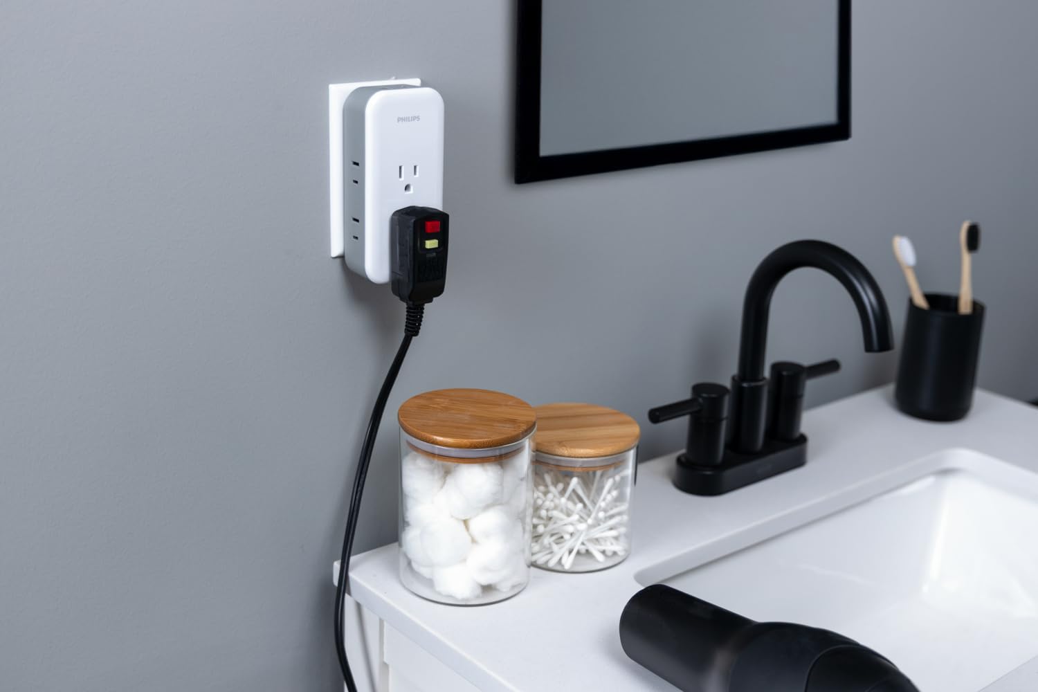 Philips All-in-One Surge Tap with USB, 2 Grounded & 4 Polarized Outlets, 1 USB-C & 1 USB-A Port (15W Shared), 490 Joules, ETL Certified, White/Gray, SPP3503GW/37