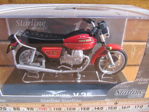 Preisvergleich Produktbild Moto Guzzi V35 Motorcycle 1:24 Model 99011