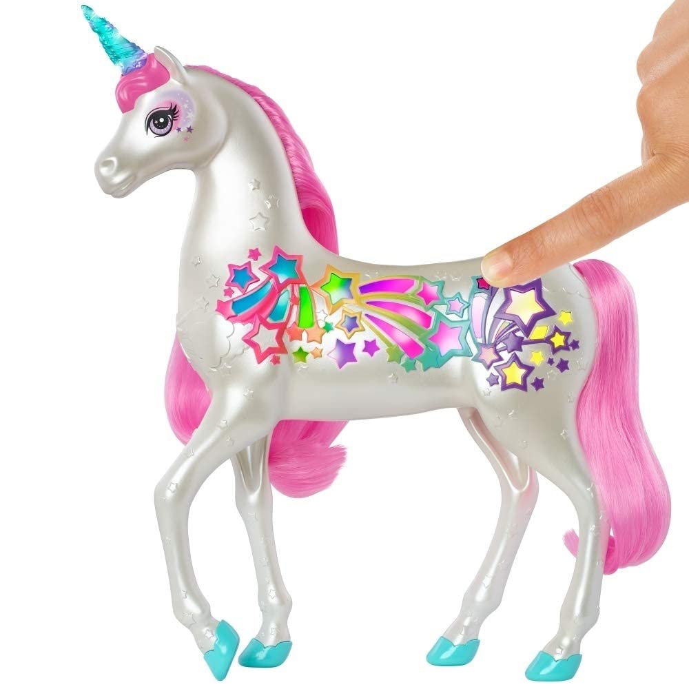 Barbie Dreamtopia Jednorożec Magiczne Włosy ze światełkami i dźwiękami, biały z różową grzywą i ogonem, wspaniały prezent dla dzieci w wieku 3–7 lat, GFH60