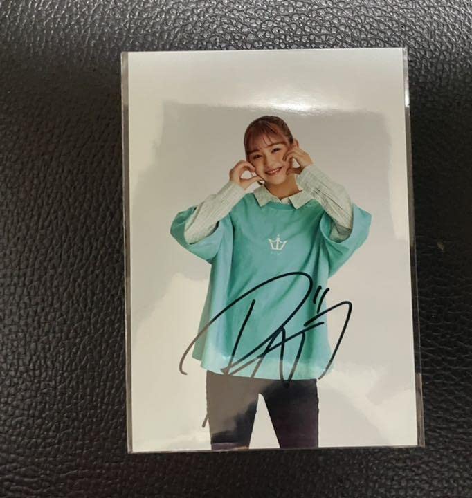 Amazon.co.jp: Girls2 石井蘭 サイン入りフォト : おもちゃ