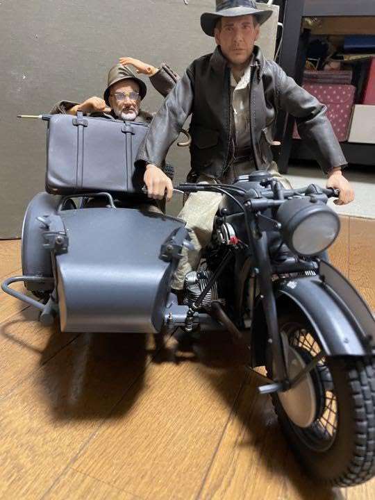 『インディ・ジョーンズ／最後の聖戦』　サイドカーシーン再現フィギュア Amazon.co.jp: 『インディジョーンズ／最後の聖戦』 サイドカー