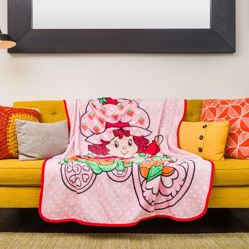 Silver Buffalo Strawberry Shortcake auf Fahrrad mit Polka-Punkten, Fleece-Überwurf, 114 x 152 cm, weiche und gemütliche Decke, 180 g/m² – Ansicht 6
