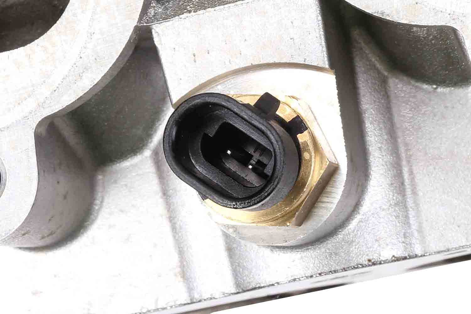 Amazon.com: GM Genuine Parts 25200156 Cylinder Head : Automotive