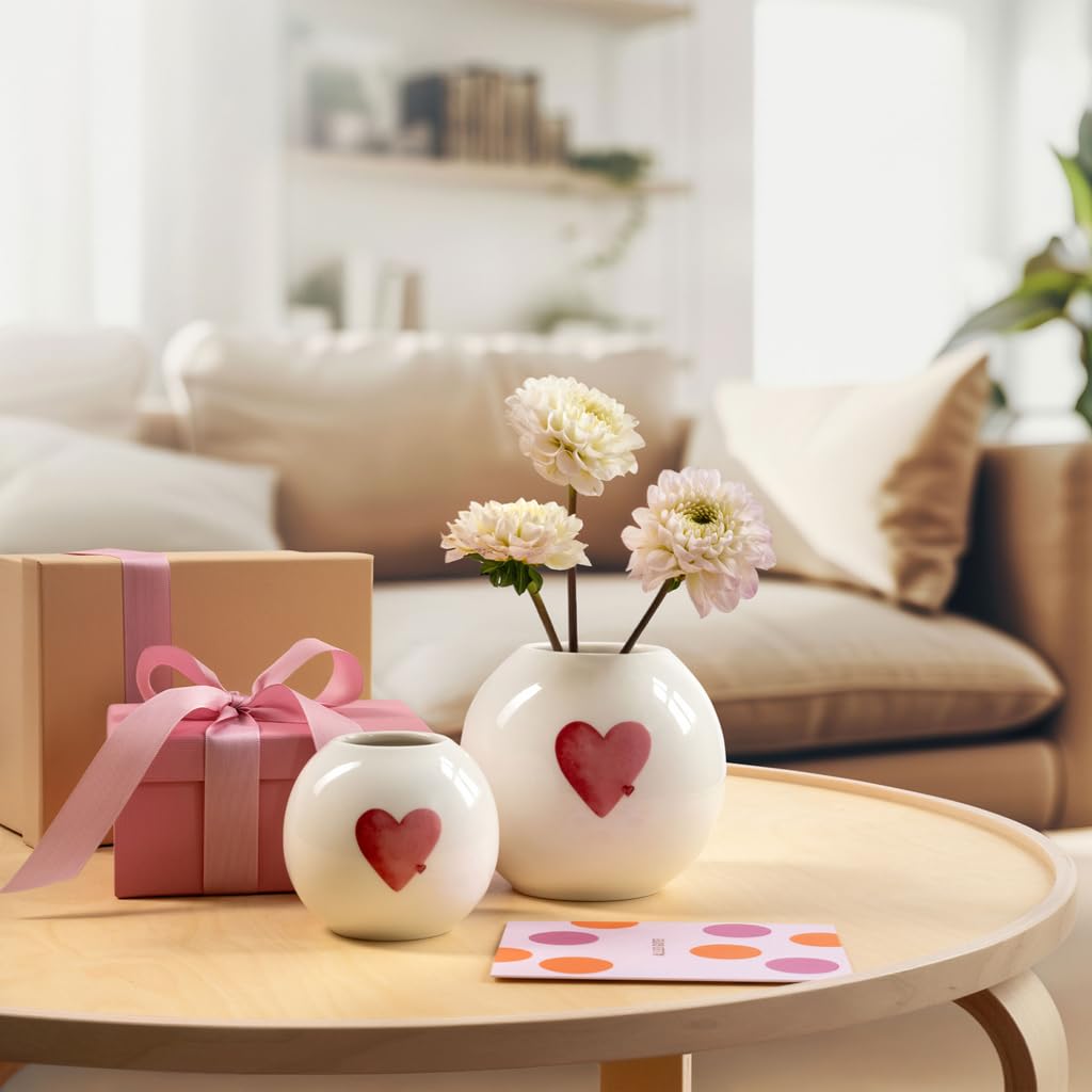 like. by Villeroy & Boch – With Love wazon, wymiary: ok. 9,5×9,5×8,5cm, biały z czerw. akwarelową dekor., nadaje się do zmywarki i mikrofalówki, motyw serca, dekoracyjny mały wazon, porcelana Premium
