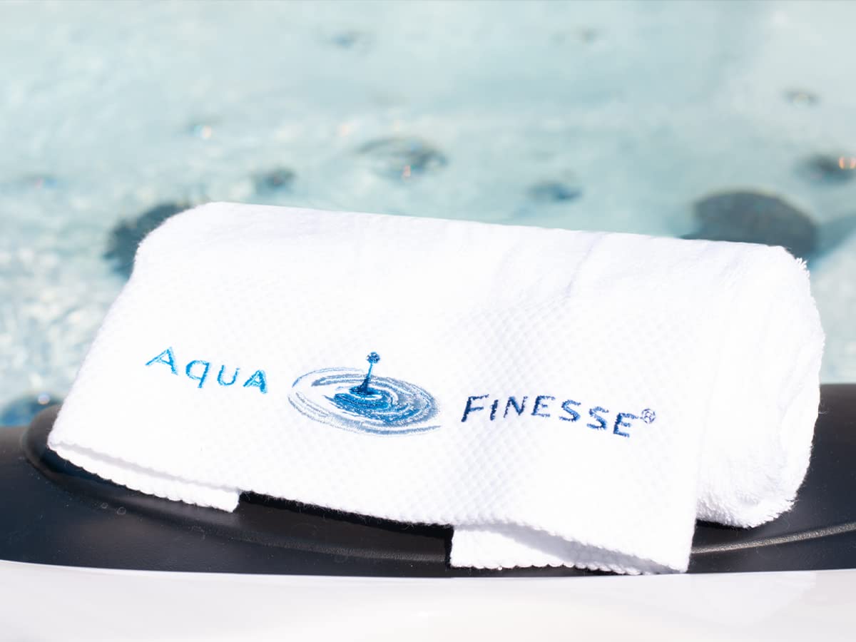 AquaFinesse Boîte pour l'entretien de l'eau de jacuzzi et SPA avec granulés de chlore ou pastilles de chlore Édition limitée incl. serviette en éponge (pastilles)