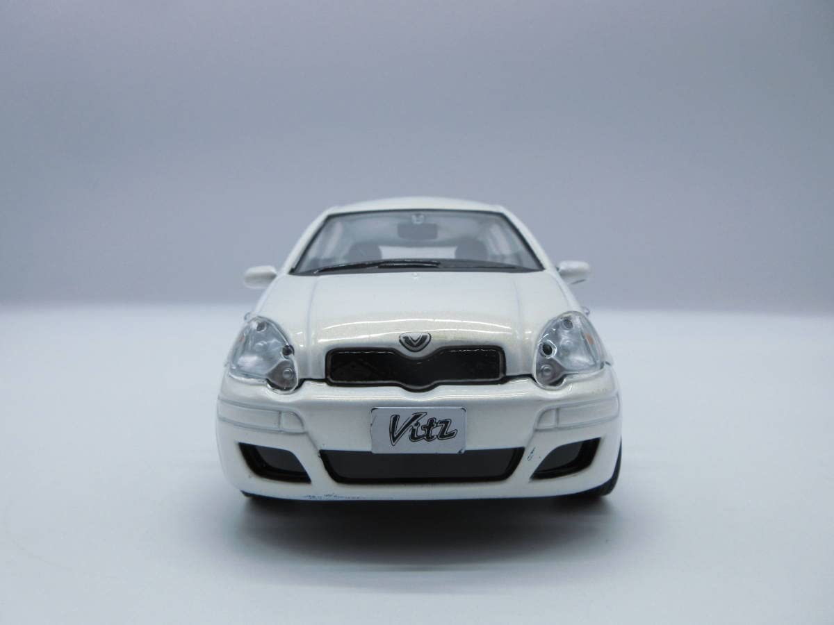 トヨタヴィッツクラヴィア モデルカー 初代 1/24 ホワイトパール