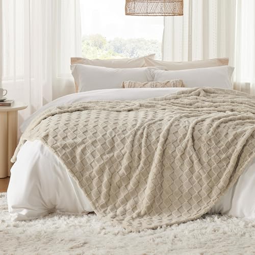 Bedsure Fleece Blanket King Size - Soft Cosy Checkered Large Blankets for Bed Fluffy Warm Throw for Women and Girls Beige, 230x270 cm - Image 2
