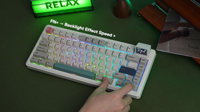 Amazon | EPOMAKER RT82 ワイヤレスゲーミングキーボード 液晶付き QMK