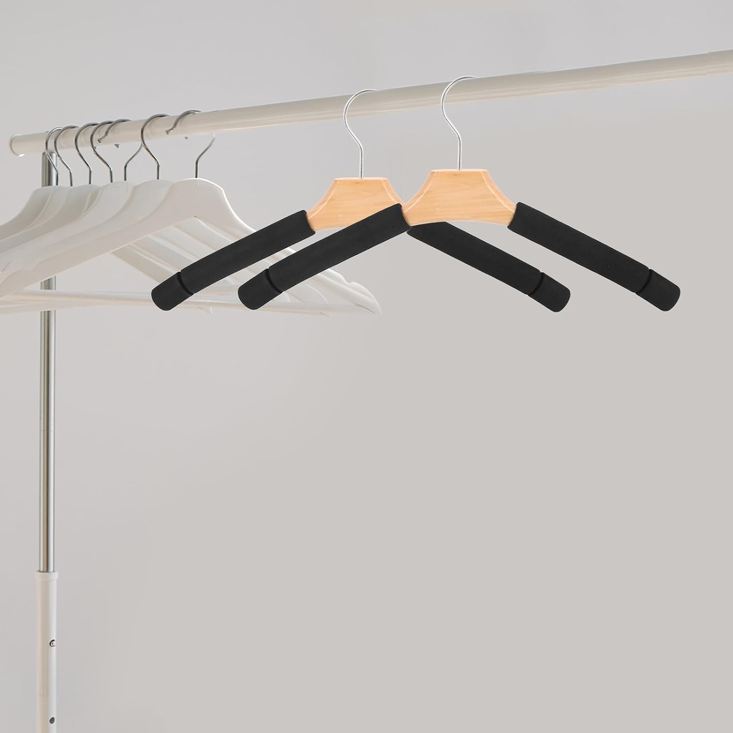 Gadpiparty 5pcs Wooden Padded Coat Hangers Non-Slip Sponge Clothes Hangers Round Hook for Men’s Suit Closet Wardrobe Organizer