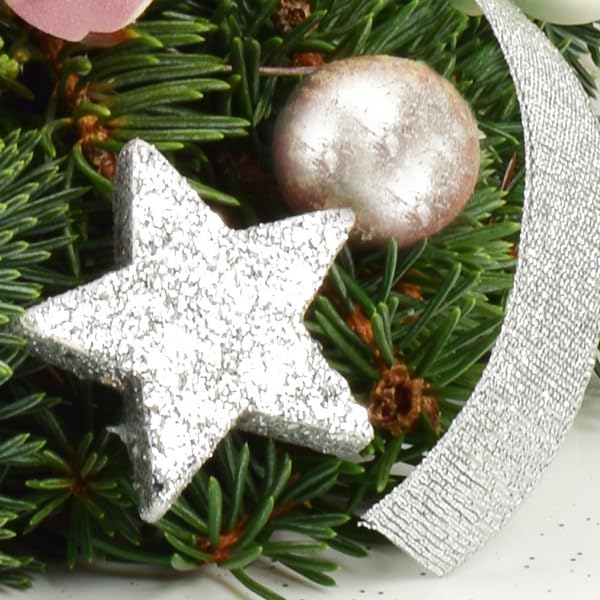 Frischer Premium-Adventskranz Märchenwald in Lila-Grau, handgebundener Kranz aus echter Nobilistanne, Durchmesser 30 cm, mit 4 hochwertigen Rustikkerzen, Adventszeit & Weihnachtsdekoration