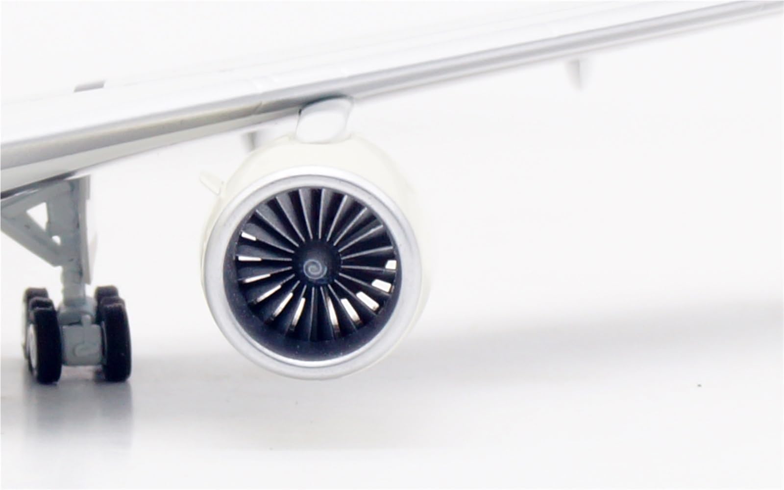 Model redukcyjny samolotu Miniaturowy Samolot Pasażerski 36 Cm 1/200 Dla Japan Airlines Modeli Samolotów Statycznych Do Boeing 777-300 JA751J Model lotniczy Replika samolotu