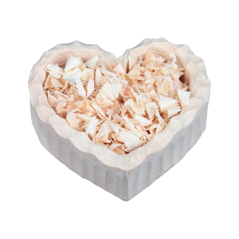 Boîte cadeau en forme de cœur et pétales romantiques pour déclarer votre amour avec éclat