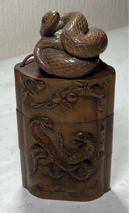 印籠　柘植　魚　黄楊繊細彫刻　木製 印籠 柘植 魚と鳥手 印鑑入れ 黄楊繊細彫刻 木製