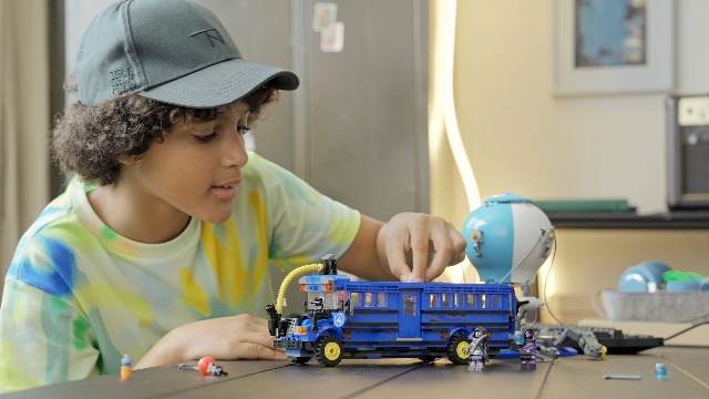 LEGO Fortnite Savaş Otobüsü 77073 – 10 Yaş ve Üzeri Çocuklar için