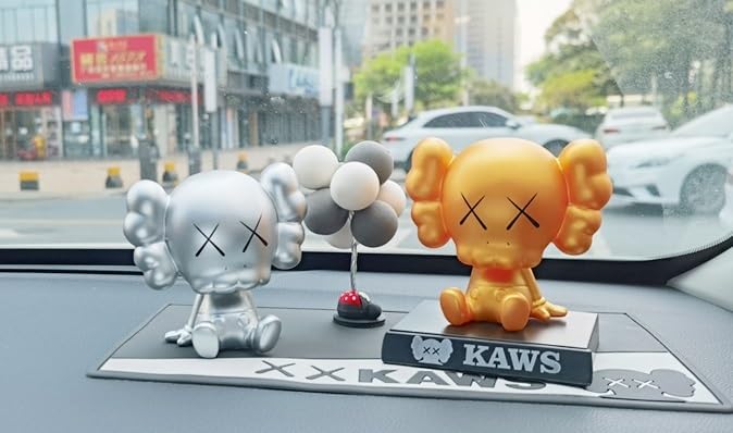 【送料無料匿名】カウズ モチーフ　フィギュア ゴールドシルバー 2体約１８センチ Amazon.co.jp: KAWS コンパニオン ボブルヘッド フィギュア