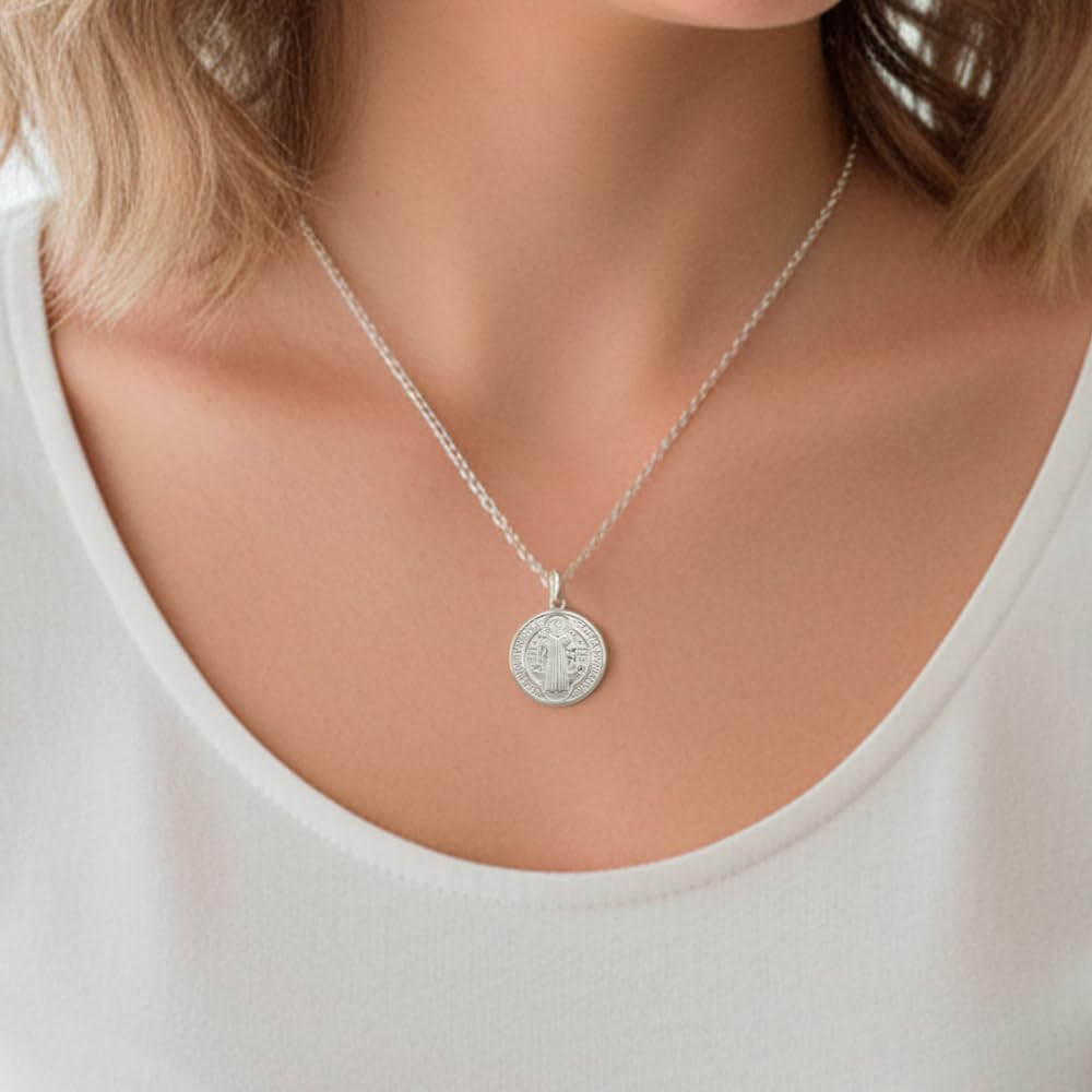 Passo Medalla San Benito plata de ley 925 en cadena plata mujer - Amuletos de la suerte y proteccion - Ideal para regalar se envía en una cajita Hand Made