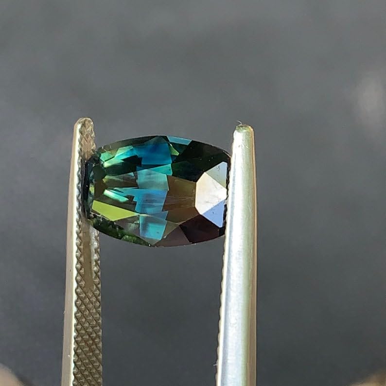Saphir vert naturel coussin pour concevoir votre bague de fiançailles