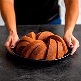 Nordic Ware Pleciona patelnia do wiązania, odlewana aluminiowa puszka do ciasta, z wzorem warkocza, kolor formy do ciasta: złoty