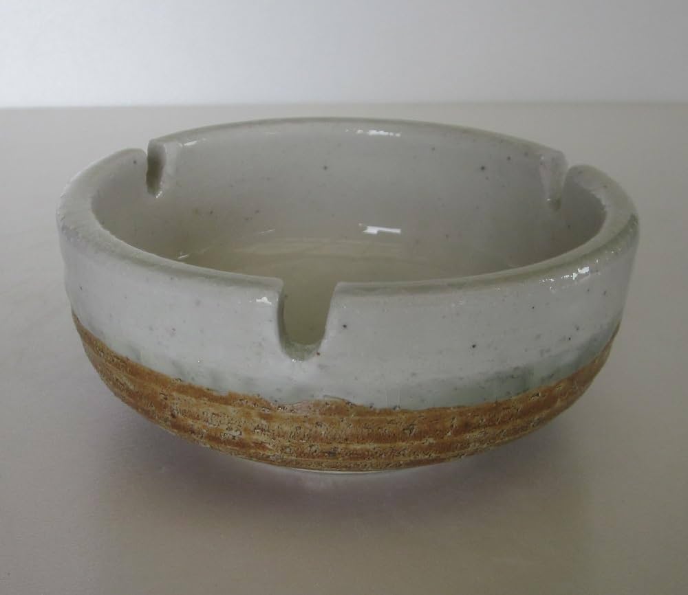 Amazon.co.jp: 卓上灰皿タバコ休め溝くぼみ3つ付き 卓上 陶器