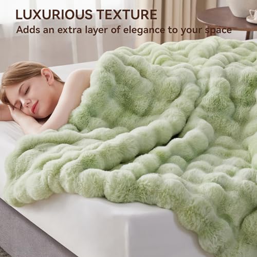 Faux Fur Throw Blanket, 1000GSM Fluffy Soft Bubble Blanket for Couch Bed, Cozy Plush Warm and Thick Blanket, Fuzzy Rabbit Lola Throw for Living Room Bedroom 50''*60'' Green