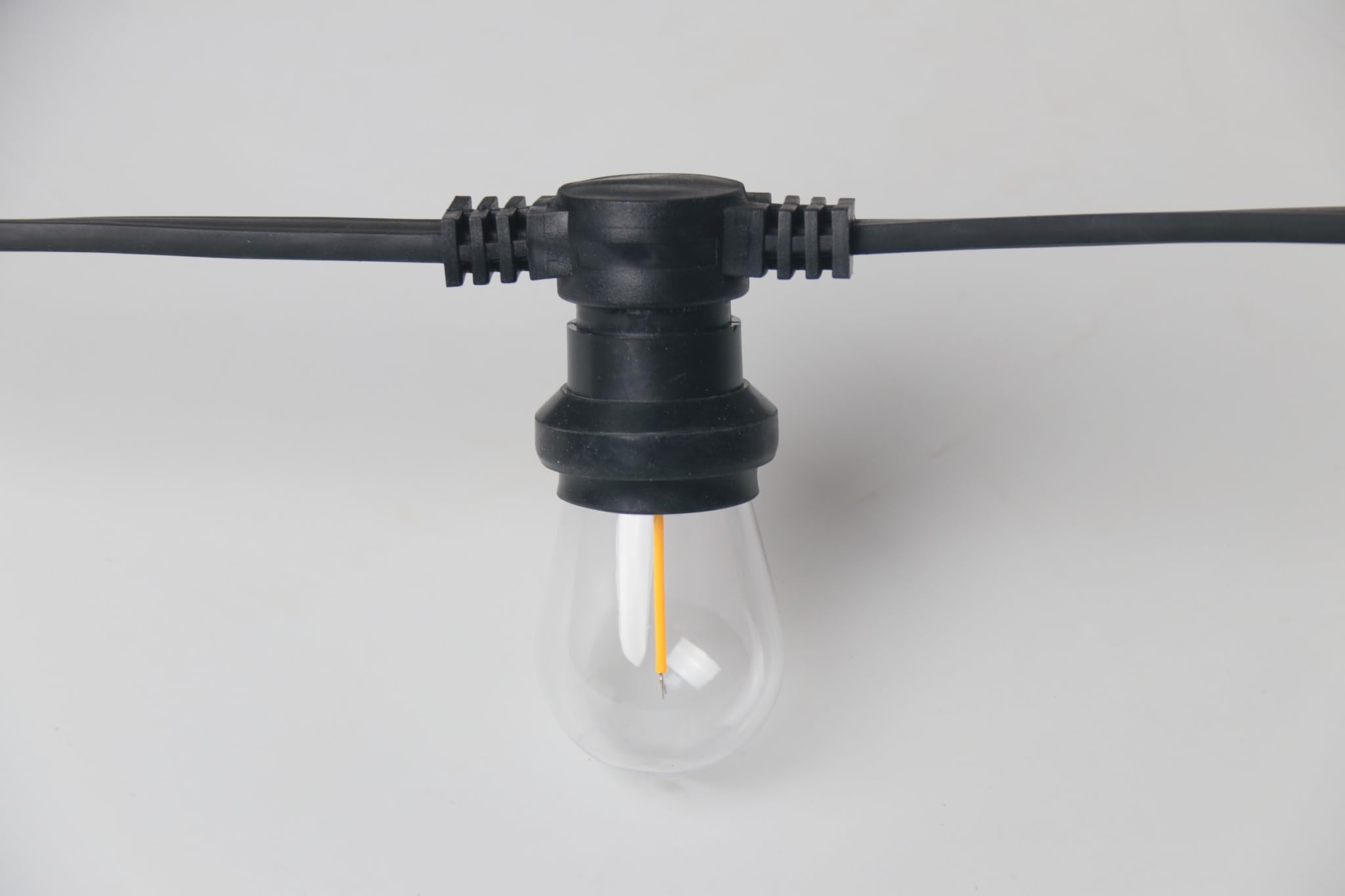 Guirnalda de Luces Exterior, 10-100m, IP65 Impermeable, E27 LED, Cable Plano de Goma Negro, 230V, Luz Cálida 2200K, Conectable, para Jardín y Terraza (10 metros con 20 bombillas)