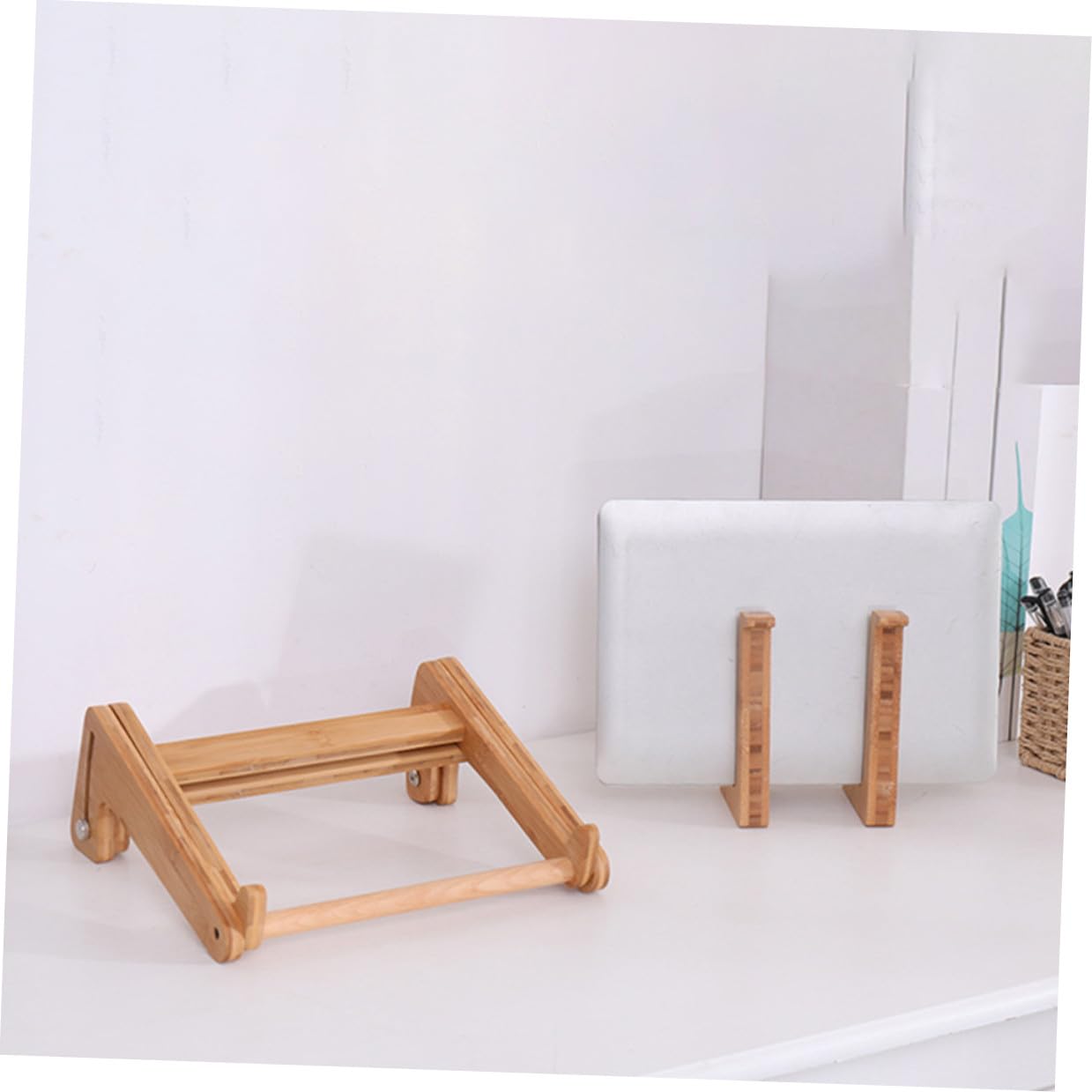 Supporto per Notebook in Bambù Phyllostachys Pubescens Regolabile e Multifunzionale, Alzatina Leggera Beige per Proteggere la Schiena e Usare su Scaffali