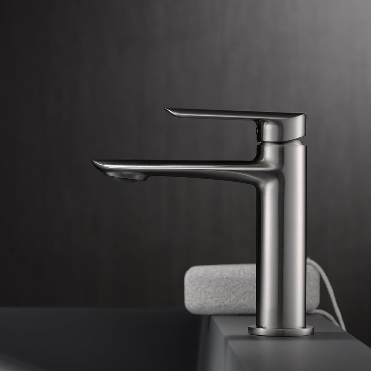 IMEX - Grifo Lavabo Níquel | Grifo Baño Monomando con Agua Fria y Caliente | Grifo de Caño Bajo Fabricado con Latón | Ahorro de Agua y Fácil Instalación | Serie Ural | Color Niquel Cepillado