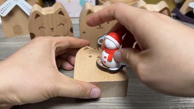 Amazon.com: Pursuestar Edelweiss Wood Cat Wind Up Music Box