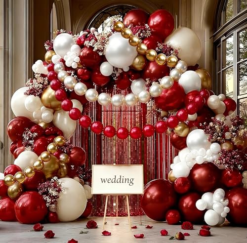 Rideaux de ballons de mariage bordeaux et dore pour fete prenatale reussie