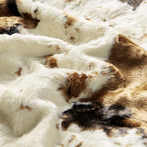 Cosyco Sherpa Throw Pillow Covers, Animal Print Soft Fluffy Cushion Covers, Decorative Pillow Covers For Couch, Sofa, Bed, Accent Pillows, Set Of 2, 20X20 Inches, Cow Print #TOP2