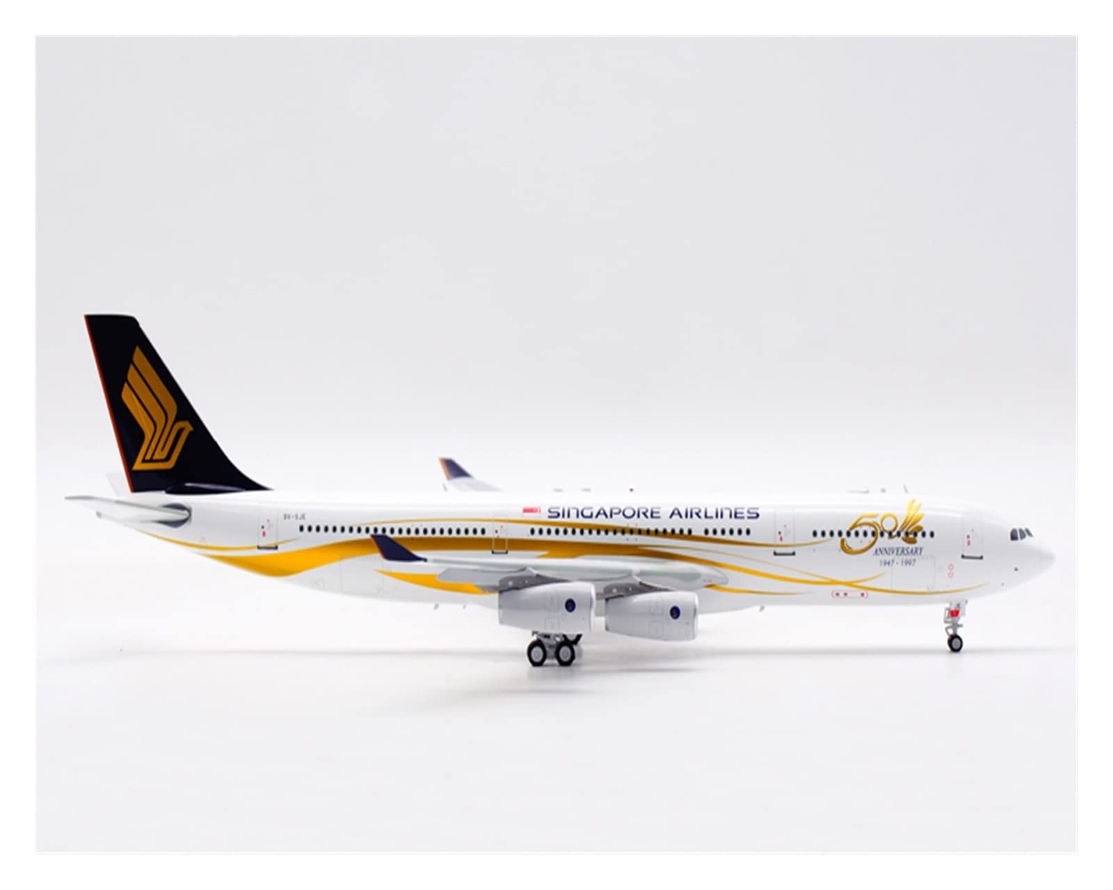 Amazon.co.jp: 1:200 スケール シンガポール航空 A340-300 9V-SJE 合金