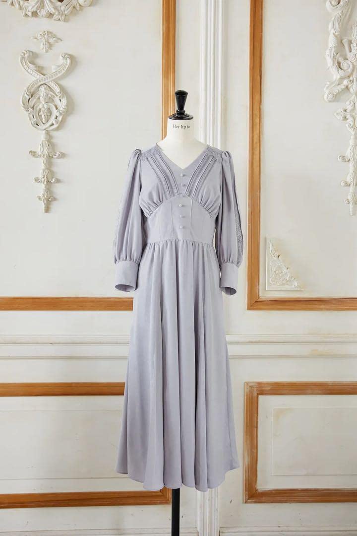 Amazon.co.jp: 完売 herlipto Lace Sleeve Crepe Long Dress  