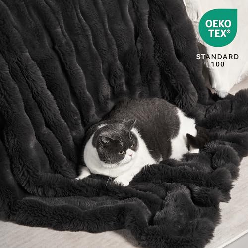 JELLYMONI Plush Duvet Cover Set - Queen Size Dark Gray Faux Fur Comforter Cover 3pcs Bedding Set Luxury Ultra Soft Striped Fluffy Duvet Cover with Zipper and 2 Pillowcases (NO Comforter) by JELLYMONI - Used condition - Image 6