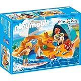Contenido: 1 PLAYMOBIL Familia en la Playa, Juego de 37 piezas con instrucciones: 1 sección de playa con conchas, 3 figuras, 33 accesorios, Material: plástico, LxPxA: 22x18x8 cm, 9425