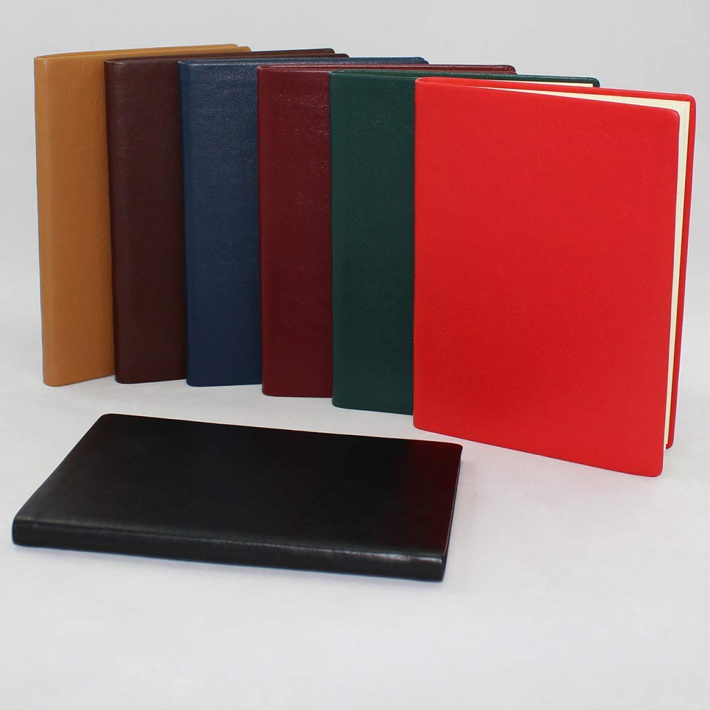 Carnet d'adresses vertical en cuir de différentes couleurs (marron)