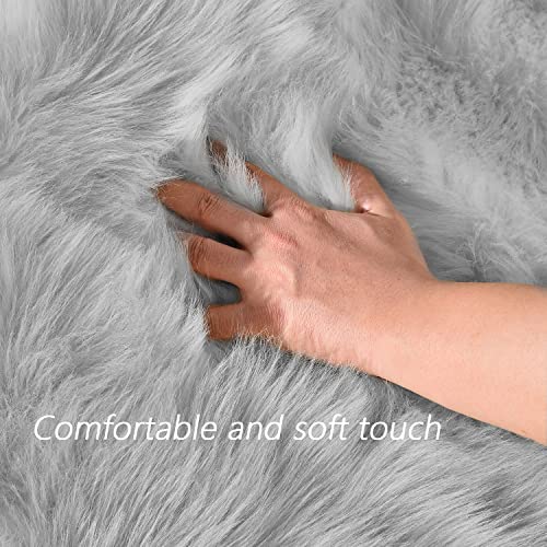 Latepis Gray Rugs for Bedroom Small Throw 3x4 Area Faux Fur Rug Washable Fluffy Sheepskin Rugs Bedside Fuzzy Rug for Luxury Home Decor