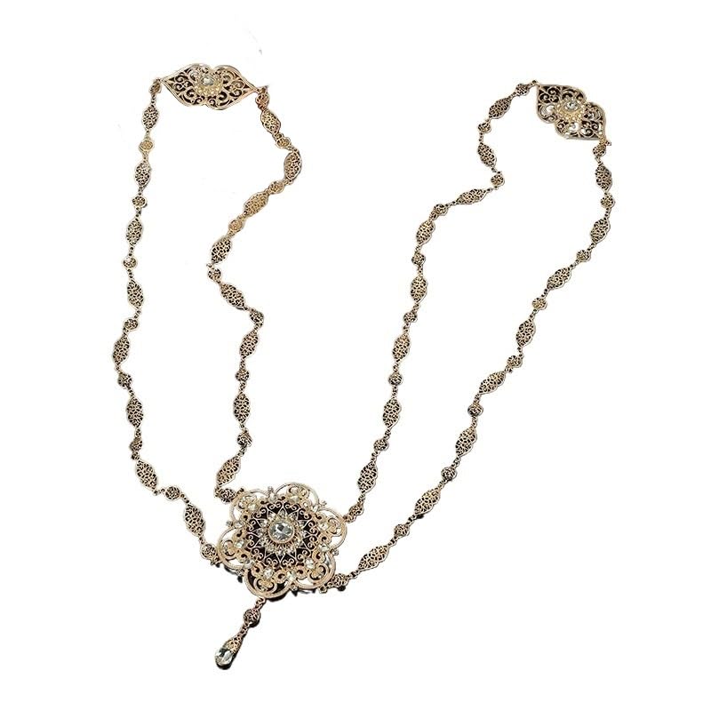 Collar boda caftán dorado para lucir una espalda espectacular con cristales