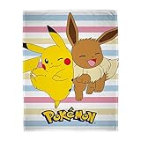 Große Kuscheldecke Pokemon Decke · 160x200 cm · Multi Motiv mit Pikachu und Evoli · Flauschige Tagesdecke für Kinder aus 100% Polyester