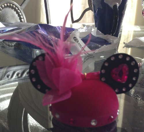 Mickey Ear Hat Ornament Disney Parks Minnie Mardi Gras rose avec cœurs sertis suspension limited edition