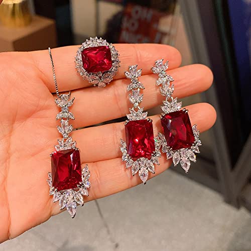 Collier rubis boucles d'oreilles bague : parure mariée sans faute de goût