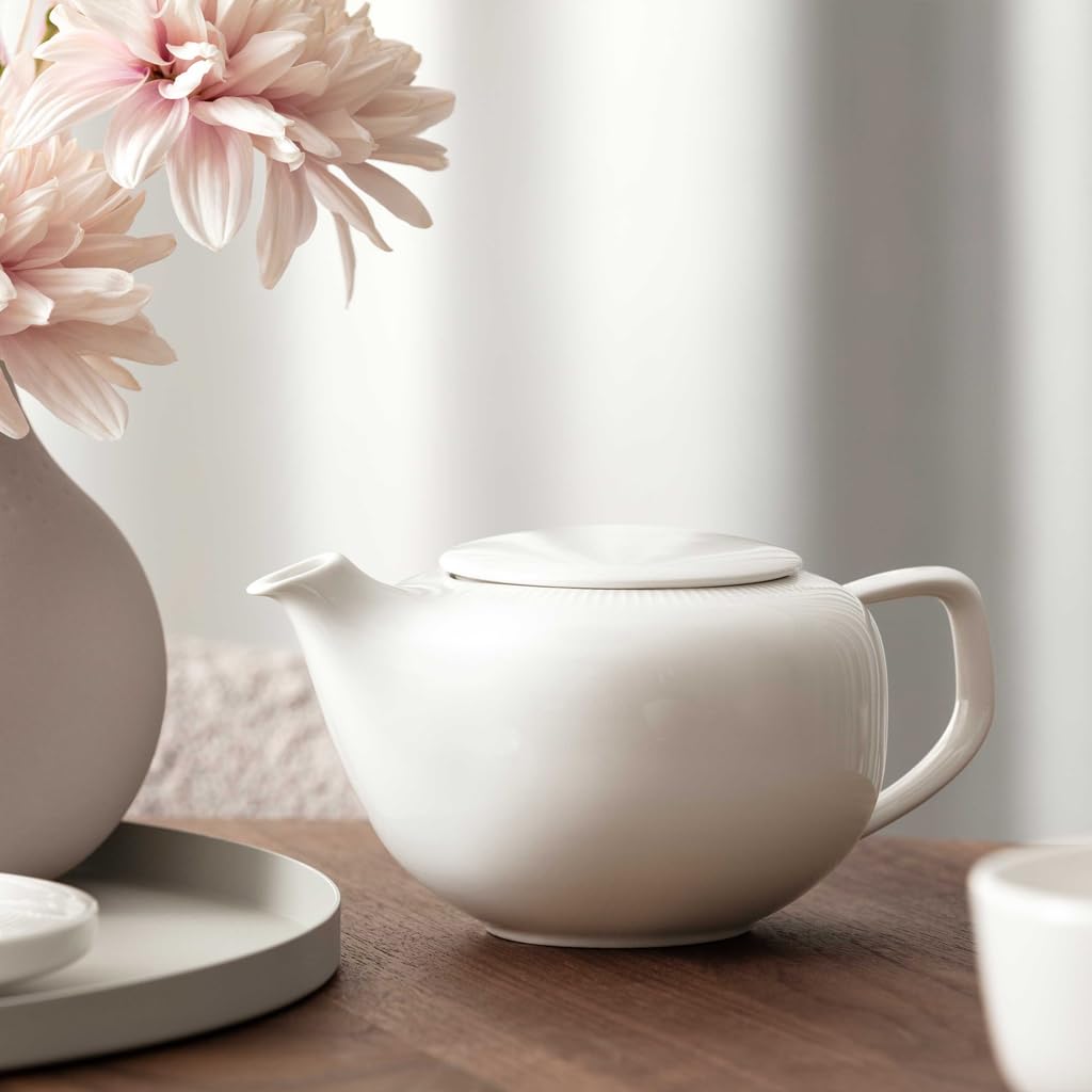Villeroy & Boch - Afina Teekanne Inklusive Deckel und Filter, Kanne für Tee aus Premium Porzellan, Made in Germany, spülmaschinenfest und mikrowellensicher, weiß