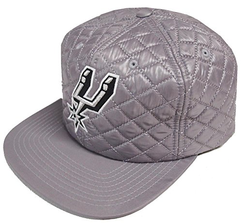 Nice cap from Mitchell & Ness Mitchell & Ness San Antonio Spurs VQ46Z Quilted Snapback cap Basecap Kappe